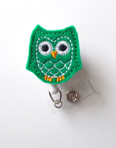 Kelly green owl - retractable id felt badge holder - name badge holder - nurse gift - nursing badge clip - nurse badge holder