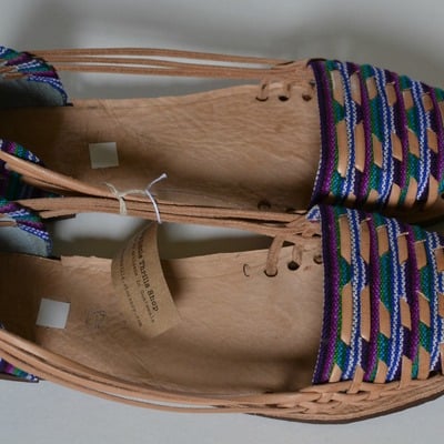 Size 39 us 8 women's caites - Thumbnail 4