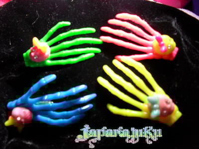 Punk Skeleton Hand Skull Rhinestone Hair Clip(All Four Colors Are Yours)