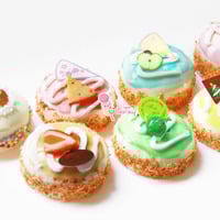 Fruit Cake Tart Squishy with toppings - Thumbnail 1