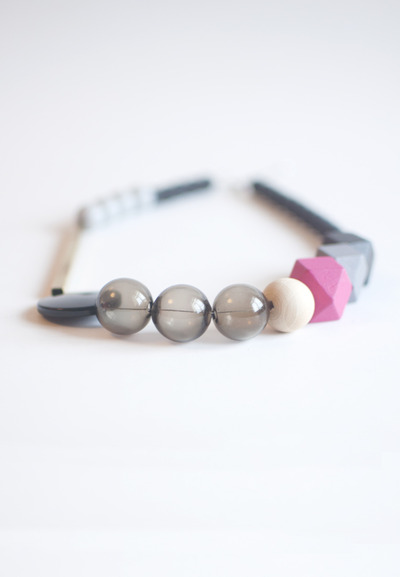 Pink Wood Glass Metal Necklace NL0984