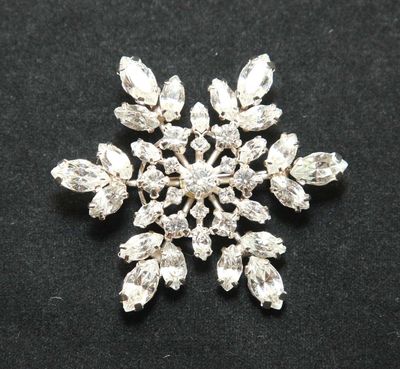 Snowflake Snow Christmas Wedding Rhinestone Crystal Brooch Pin
