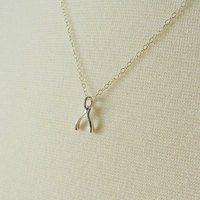Tiny wishbone necklace in sterling silver  - Thumbnail 1