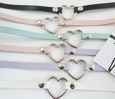 Pastel slim faux leather heart choker