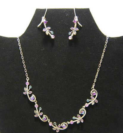 Avon Sparkling Color Vine Necklace & Earring Gift Set