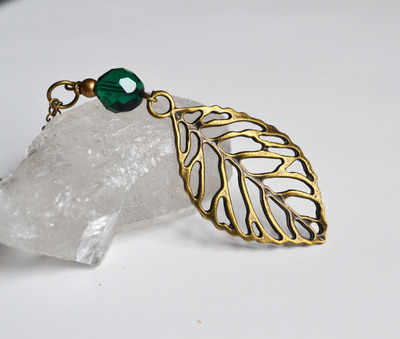 Leaf Necklace, Cutout Leaf Necklace, Spring Jewelry, Plant Necklace, Nature Lovers Gift, Emerald Green Leaf Necklace