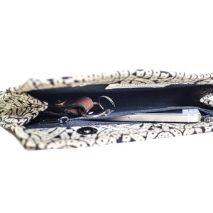 Strawberry Damask Cultured Clutch - Thumbnail 3