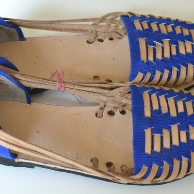 Size 38 us 7.5 women's caites - Thumbnail 3