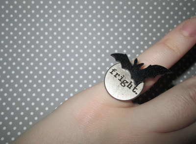 Grey and Black Bat Ring with Spooky Word (Fright)
