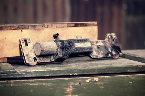 S-20 Bomb Shackle - 14" Spacing