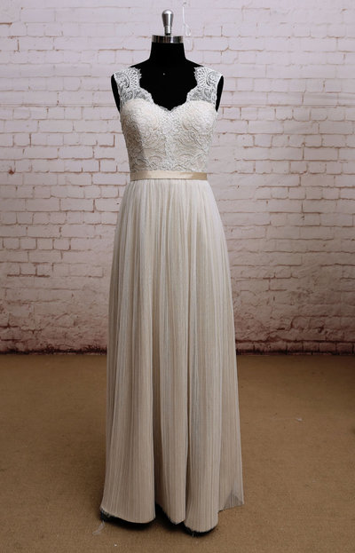 Vintage A-line V-back Lace Wedding Dress