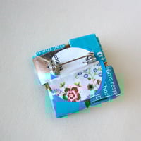 Eco Brooch - Eye Popping Bright Teal - Squeal For Teal - Thumbnail 3
