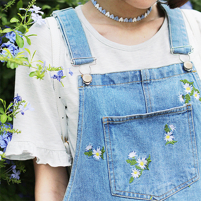 LIGHT BLUE FLORAL EMBROIDERY DENIM SUSPENDER SKIRT