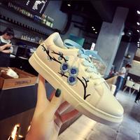 Plum Blossom Floral Embroidered Sneakers - Thumbnail 2