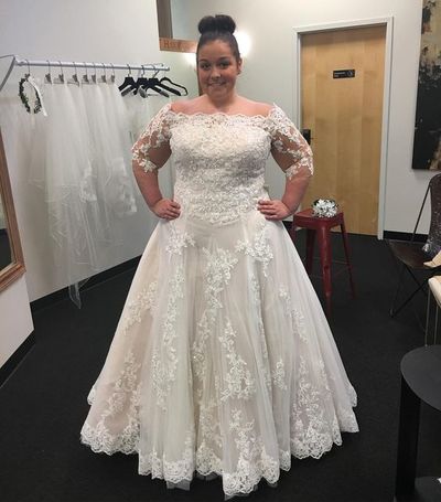 Plus Size Wedding Dresses with Long Sleeves Appliques Lace for Bridal