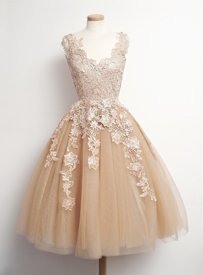 Lovely Short Champagne Tulle Homecoming Dresses with Lace Appliques