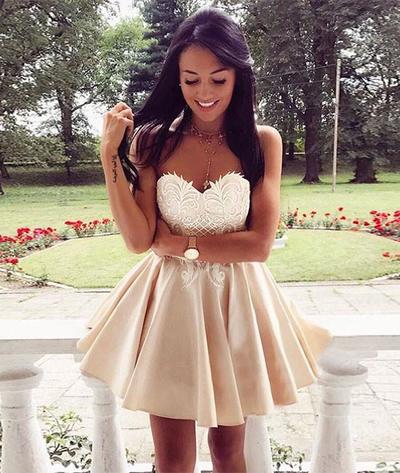 Sweetheart Champagne Short Homecoming Dresses with Lace