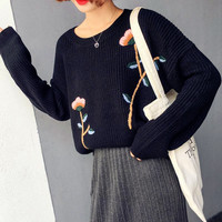 Retro Flower Embroidered Wavy Edge Knit Sweater - Thumbnail 2