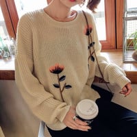 Retro Flower Embroidered Wavy Edge Knit Sweater - Thumbnail 4
