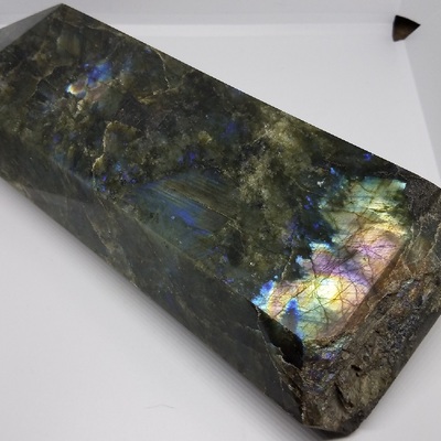 Large labradorite obelisk tower - Thumbnail 4