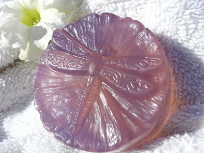 Dragon Fly Round glycerin bar in Dragon's Blood fragrance