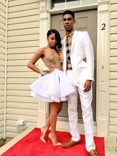 White Ball Gown Satin Mini Short Homecoming Dresses Crew Neck Gold Appliques Black Girl African Girl Short Prom Dresses Cocktail Gowns