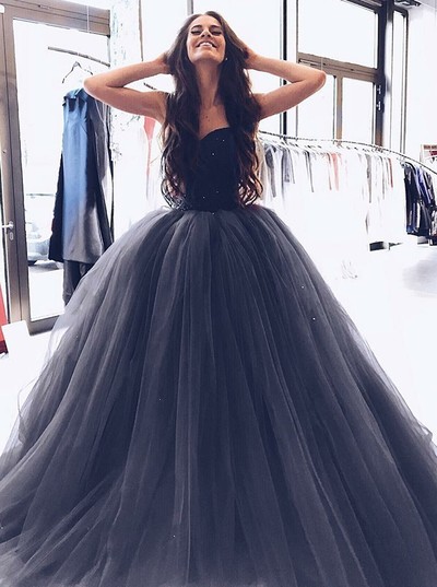 Gorgeous Ball Gown Evening Dress Sweetheart Long Prom Dresses Grey Tulle Prom Dress with Beading