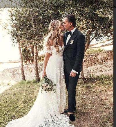 Ivory Rustic Lace Wedding Dresses Off the Shoulder Beach Wedding Dresses