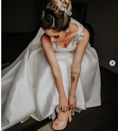 Ivory Ball Gown Satin Wedding Dresses Scoop Beading Crytals Simple Bridal Gowns