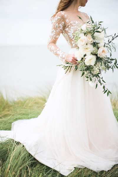 Garden Ball Gown Tulle Wedding Dresses Sheer Crew Neck Long Sleeve Delicate Lace Bridal Gowns