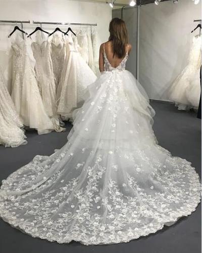 Romantic A Line Lace Wedding Dresses Appliqued V Neck Backless Bridal Gowns Chapel Train Tulle vestido de novia plus size