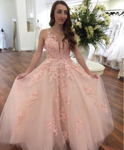 Sweet Blush Pink 2019 Lace Prom Dresses A Line V Neck Bridesmaid Dresses Summer Beach Boho Reception Gowns