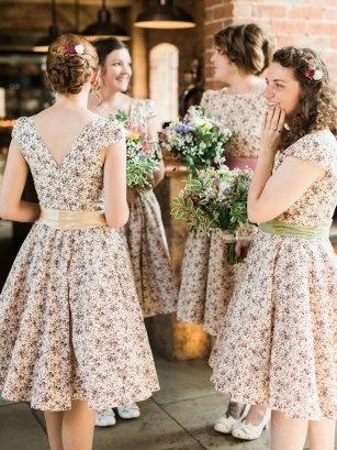 Vintage Floral Print Knee Length Bridesmaid Dresses