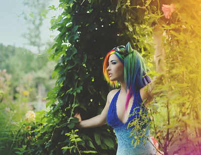 Dash in archway (in blue frame)