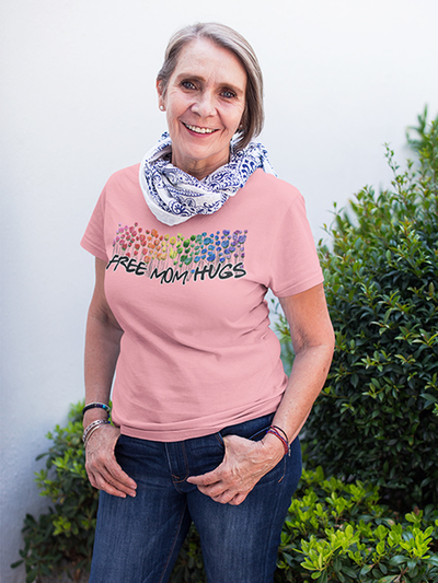 Free Mom Hugs Pink T-shirt