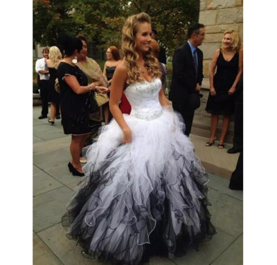 Black and White Wedding Dresses Modest Crystal Belt Sweetheart Lace-up Corset Gothic Outdoor Country Garden Bridal Wedding Gown