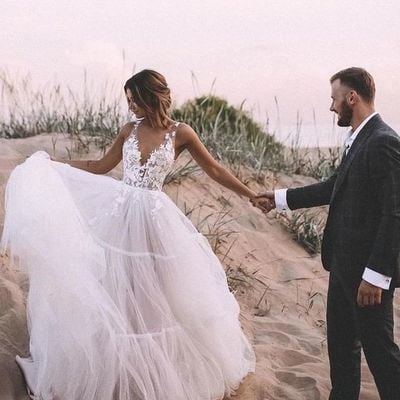 A-line tulle v neck wedding dress lace appliques v back bohemian wedding dress for beach - Thumbnail 3