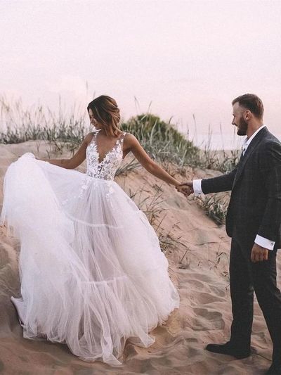 A-Line Tulle V Neck Wedding Dress Lace Appliques V Back Bohemian Wedding Dress for Beach