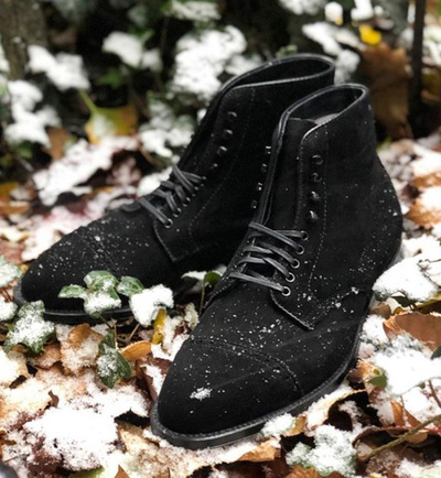 Decent Black Cap Toe Handmade Hiking Boot For Men In Genuine Suede