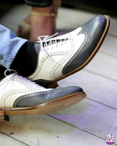 New Decent Customize White Grey Handmade Wing Tip Lace Up Gift Shoes In Genuine Leather For Men
