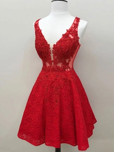 Charming Lace V-neck Neckline A-line Homecoming Dresses With Beaded Appliques