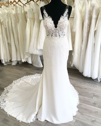 Fashion Mermaid V Neck Open Back White Wedding Dresses with Lace