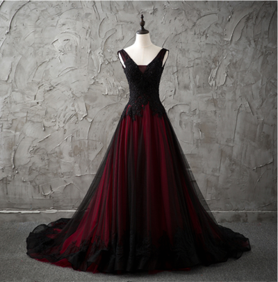 Gothic V-Neck Sleeveless Black and Red Wedding Dresses Lace Appliques Beading Country Chic Wedding Dresses Low Back Colored Wedding Gowns,521
