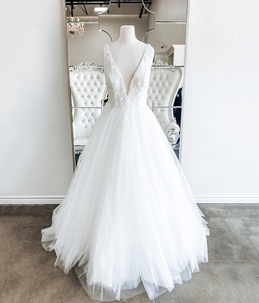 White v neck tulle lace long prom gown wedding dress