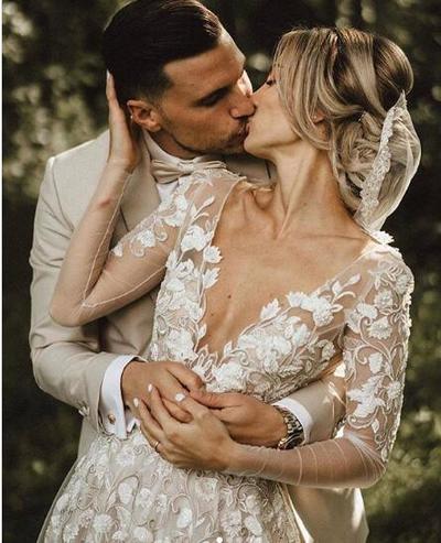 Sexy Wedding Dress, V-neck with Appliques Wedding Dress, Tulle Wedding Dress,588