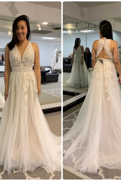 Modest V-neck Ivory Long A-line Open Back Beach Wedding Dresses With Lace Appliques