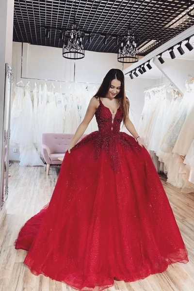 Burgundy Ball Gown V neck Spaghetti Straps Tulle Prom Dresses with Appliques