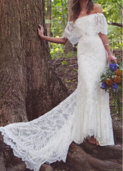 Boho Off-Shoulder Sheath Scalloped Lace Wedding Dress With Long Train,608