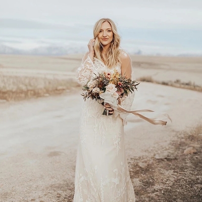 Elegant long sleeves lace backless wedding dresses a-line sweep train bridal gowns  - Thumbnail 4