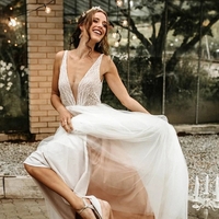 Fabulous Tulle V-neck A-line Backless Wedding Gowns - Thumbnail 3